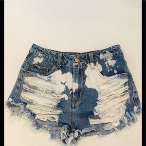 Forever 21 distressed jean short 😍😍😍